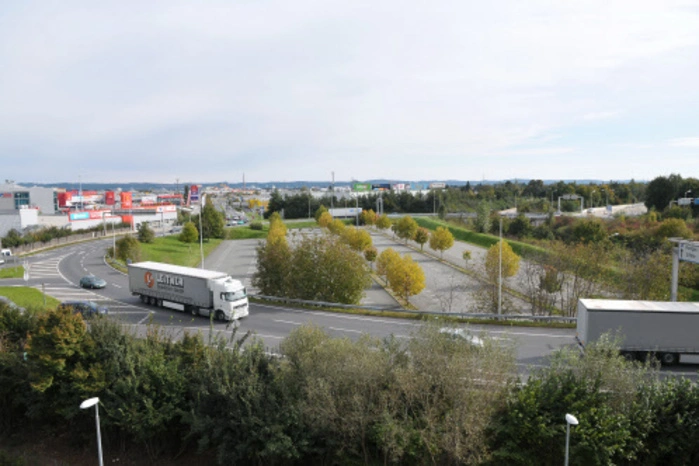 Jänner 2017: Neue Spurführung beim Kreisverkehr - etwa vier statt zwei Spuren entlang des Weblinger Gürtels.