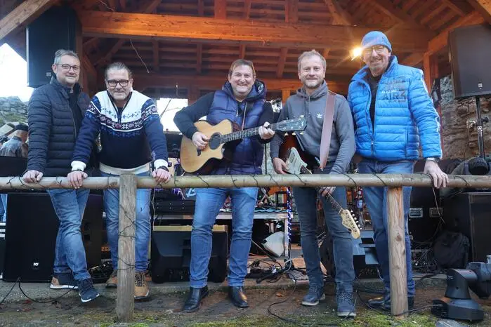 Die „Painted Blue Band“ spielte auf: von links: Günther Tripolt, Gerry und Herbert Juri, Berndt Eberhard und Harald Schwaiger