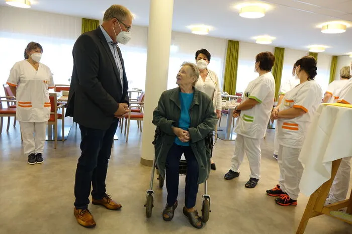 Auch Bürgermeister Bernd Osprian zählt zum Empfangskomitee.