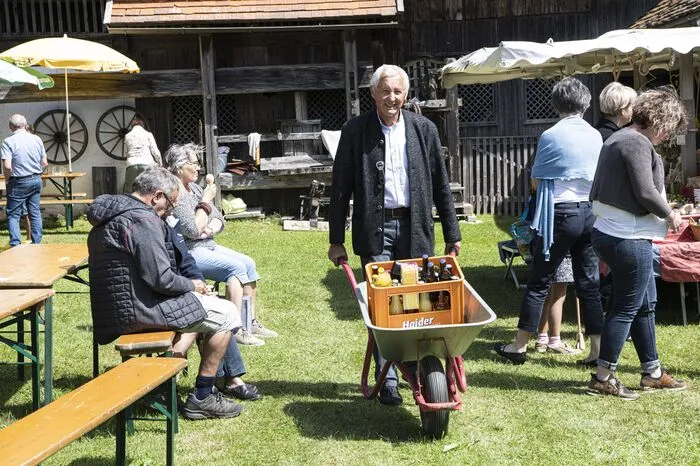 Das beweist auch der überall gern geseheneGetränketransporter, ganz ohne mechanischen Antrieb