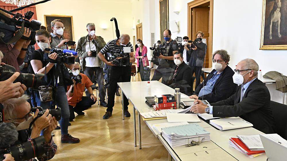 Am Wiener Landesgericht für Zivilrechtssachen ist am Freitag die erste mündliche Verhandlung einer Amtshaftungsklage gegen die Republik in der Causa Ischgl über die Bühne gegangen