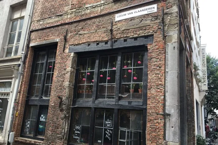 Die Liebe zum Detail macht sich dann in der Stadt an vielen Ecken und Enden bemerkbar.