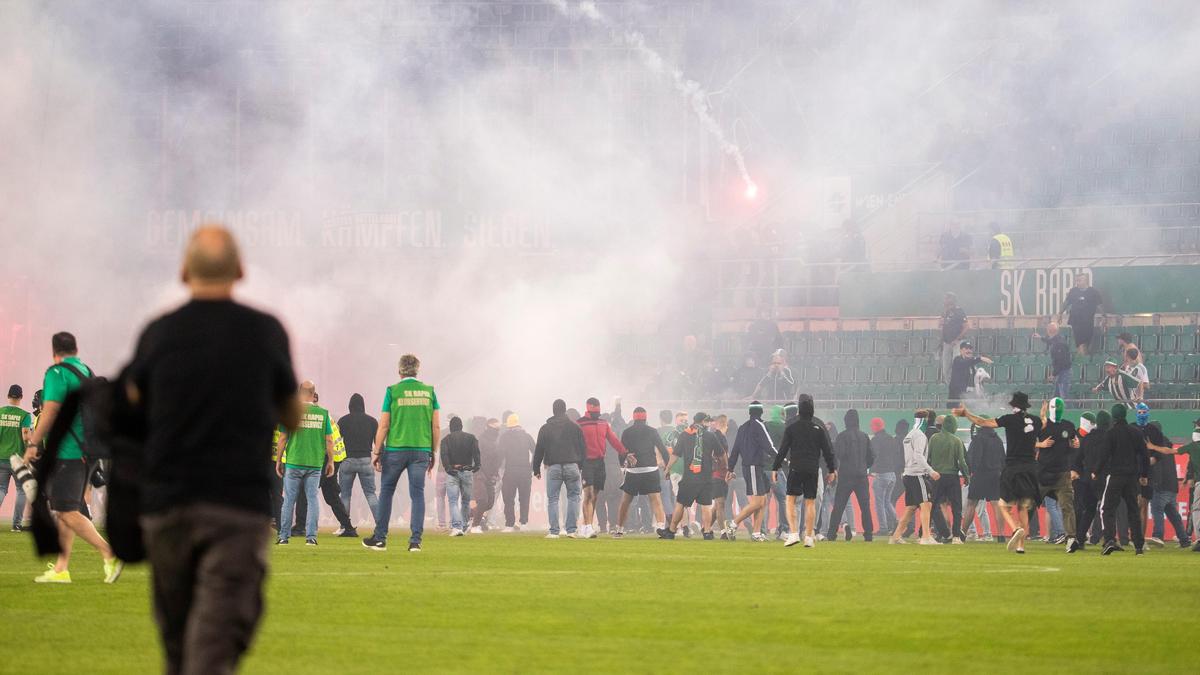 Schlimme Szenen nach dem Schlusspfiff beim Wiener Derby