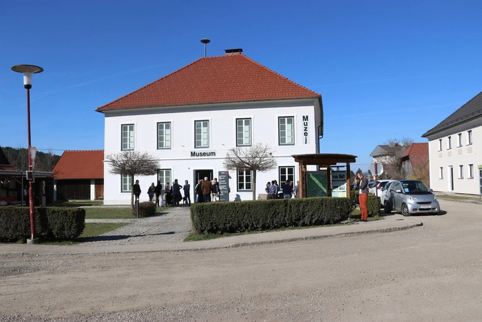 Das Museum war bis auf den letzten Platz gefüllt.