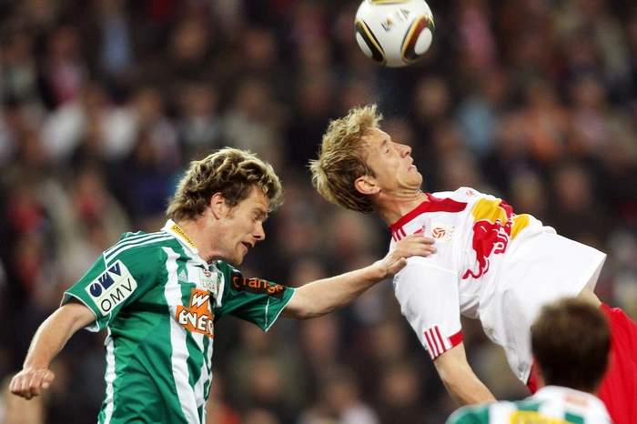 83 Tore erzielte Janko in 126 Spielen für die Mozartstädter, wurde in fünf Jahren drei Mal Meister - zog aber nie in die Champions League ein. Das war Twente Enschede egal - die Holländer bezahlten im Jahr 2010 kolportiert sieben Millionen für den Goalgetter.