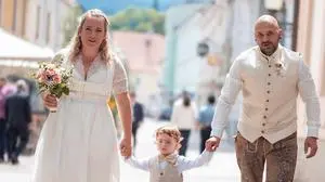 Josua mit seinen frisch verheirateten Eltern