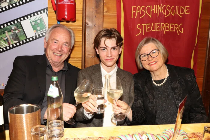 Landeshauptmann a.D. Gerhard Dörfler mit Gattin Margret hatten ihren großen Spaß bei der Faschingssitzung!
