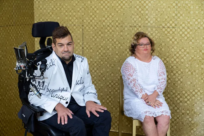 Die Models Matthias Grasser und Melissa Percht bei der Präsentation