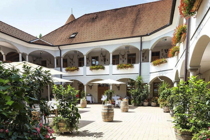 ...zum Weinschloss Thaller nach Großwilfersdorf.