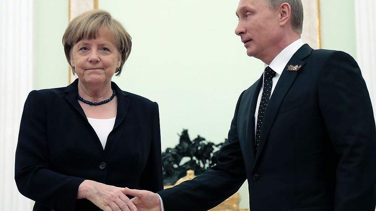 FILES-RUSSIA-GERMANY-DIPLOMACY-MERKEL-PUTIN