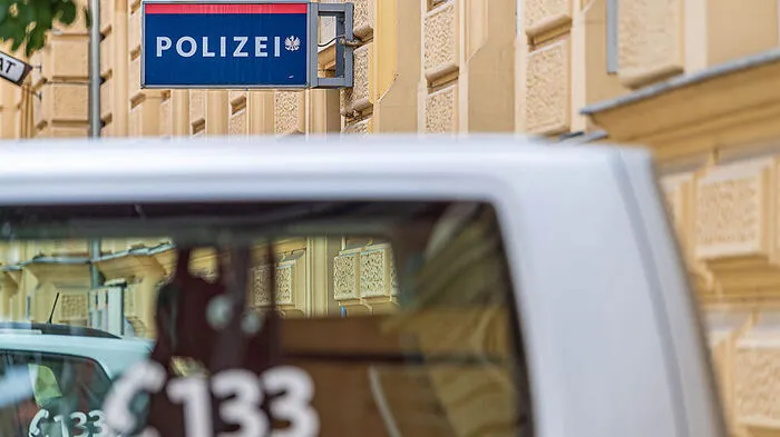 Eine sofort eingeleitete Fahndung nach den flüchtigen Tätern verlief ergebnislos