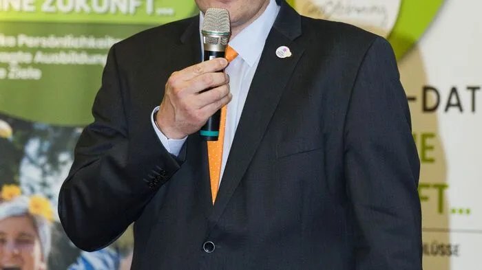 In seiner Begrüßungsrede erinnerte Präsident Leonhard Madl daran, dass sich der Club dem Dienste an den Mitmenschen verschrieben hat mit dem Ziel, in der Region vorrangig Familien und Kindern zu helfen.