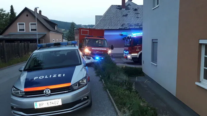 Die Polizei und die Freiwillige Feuerwehr Voitsberg wurden am 15. Juni 2019 um 19.55 Uhr zu einem Wasserschadeneinsatz in die Margarethengasse in Voitsberg alarmiert. In einer Wohnung im zweiten Obergeschoß eines Mehrparteienhauses ereignete sich ein Rohrbruch, wonach das Wasser durch eine Wohnung im ersten Obergeschoß bis in die darunterliegende Wohnung im Erdgeschoß durchdrang. Der Hauptwasserhahn konnte abgedreht werden.