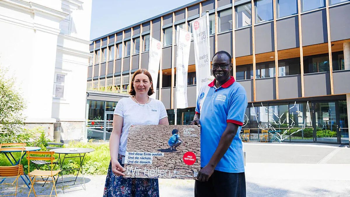 Caritas-Direktorin Nora Tödtling-Musenbichler und Projektpartner Betram Kuol aus dem Südsudan