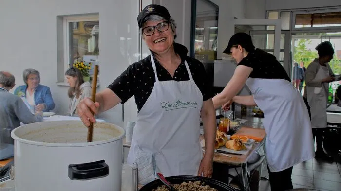Die Gemeindebäuerinnen von Markt Hartmannsdorf servierten am vergangenen Wochenende Frühstück.