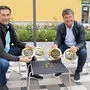 Peter Schober (links), Unternehmer und Mitglied des Vereins „Spittal gestalten“ mit Bürgermeister Gerhard Pirih 