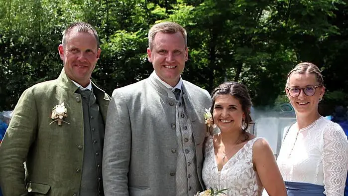 Magdalena und Stefan Klug mit ihren Trauzeugen