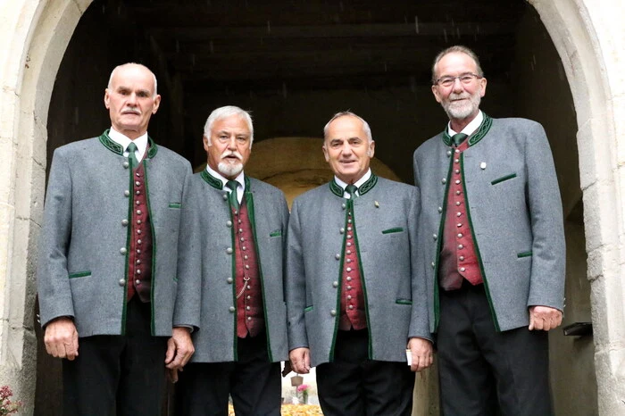 ... sowie der St. Oswalder Viergesang unter der Leitung von Hubert Otti (2. von links) . 