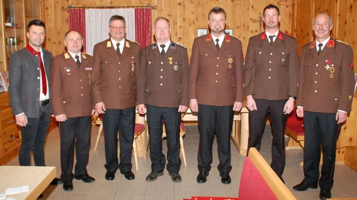 Das neue Kommando: Bürgermeister Bernhard Webhofer, Franz Brunner, Herbert Oberhauser, Kassier Engelbert Tscharnig, Alois Neumair, Marko Neumair,  Norbert Amraser