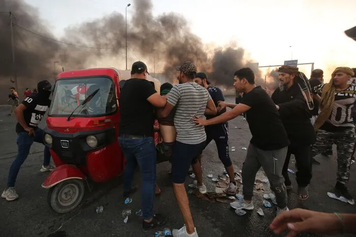 Fast 4000 Menschen wurden demnach verletzt.