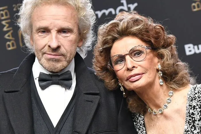 Gottschalk (68) hat bereits fünf. Der frühere "Wetten, dass..?-Moderator war gerade erst aus ganz anderen Gründen in den Schlagzeilen: Bei den Waldbränden in Kalifornien ist seine Villa in Malibu in Flammen aufgegangen.