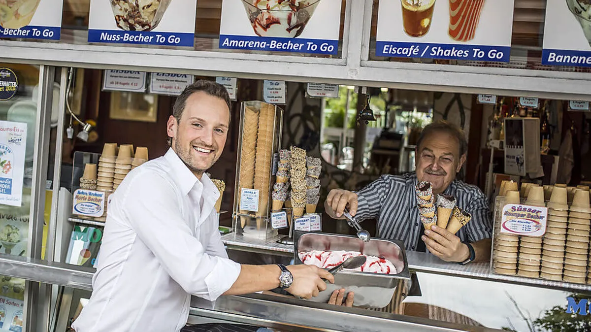 Tom (links) und Thomas Truppe mit ihrer Kreation