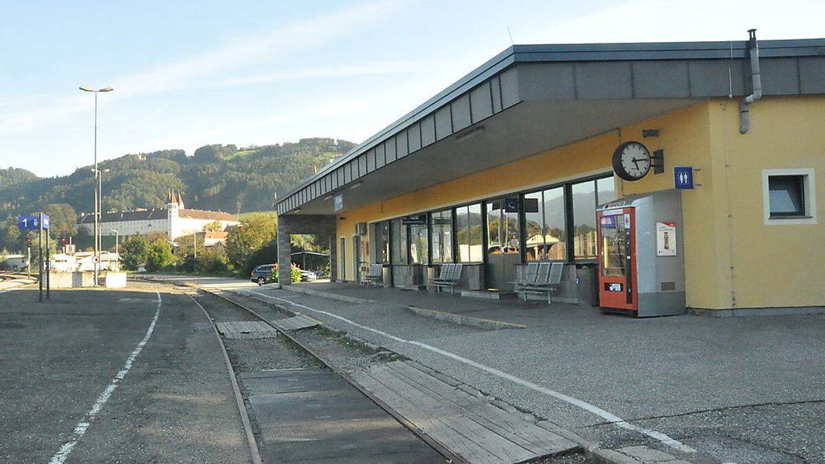 Der jetzige Bahnhof in St. Paul befindet sich mitten im Ort