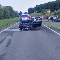 Die Unfallfahrzeuge wurden schwer beschädigt