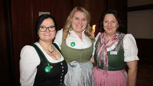 Bezirksbäuerin Anita Suppanschitz, Stephanie Riedler (Beraterin) und Andrea Zach (Bezirksbäuerin Stv.)