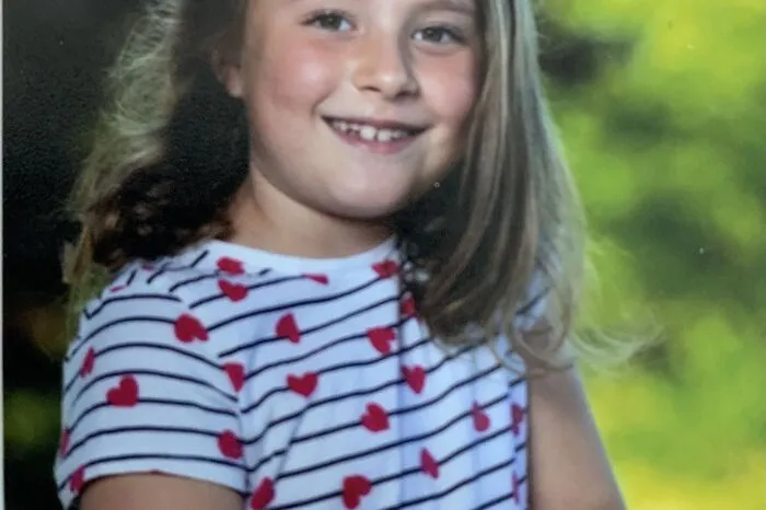 Türchen Nummer 1: Die Kerze hat Viktoria mit Buntstiften gemalen. Den Kranz darunter hat sie mit Alufolienschnipseln gestaltet. Bilder können noch jederzeit via Post (Am Rathausplatz 1/5, 9800 Spittal an der Drau) oder via E-Mail (spittal@kleinezeitung.at) an uns geschickt werden.