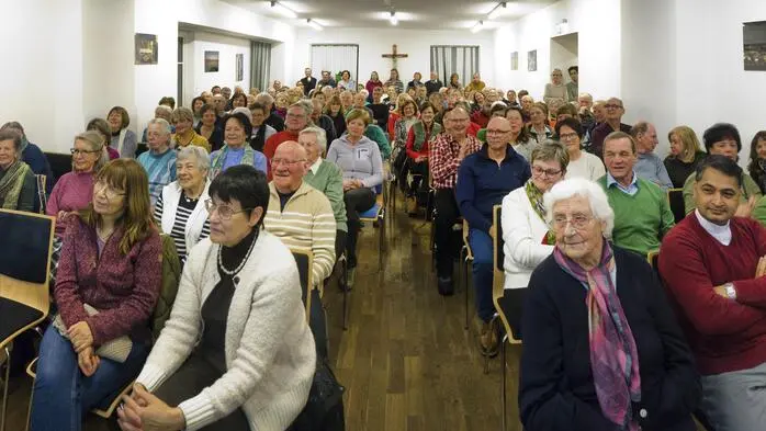 Mehr als 150 Besucher folgten am Freitagabend der Einladung in den Judenburger Pfarrsaal, wo Vikar Barnabe Nziranziza über sein Heimatland Ruanda referierte. Organisiert wurde der Abend vom Katholischen Bildungswerk der Judenburger Pfarren.
