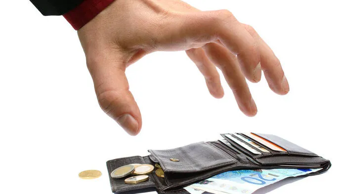 Die Diebe hoben mehrere Tausend Euro ab (Symbolfoto)