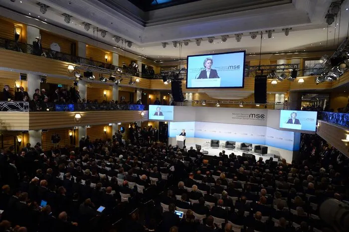 Der Kampf gegen den islamistischen Terror müssen alle Länder gemeinsam führen, es dürfe sich aber nich eine "Front gegen den Islam und Muslime an sich" entwickeln. "Sonst laufen wir Gefahr, die Gräben weiter zu vertiefen, aus denen Gewalt und Terror wachsen", sagte von der Leyen.