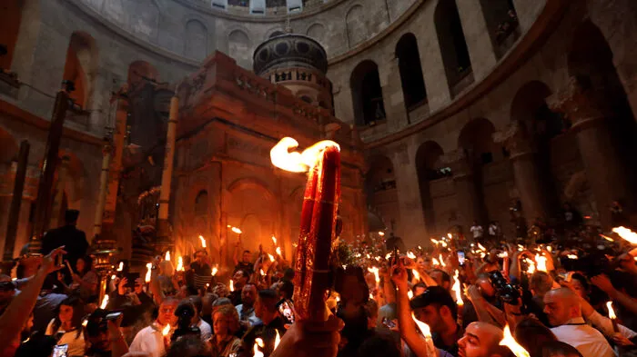 Orthodoxe Christen haben in Jerusalem das "Heilige Feuer" gefeiert.