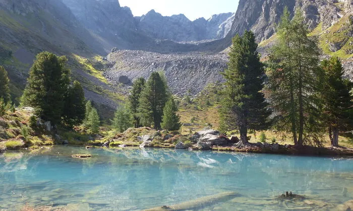 Wasser ist die Grundlage allen Lebens auf der Erde und als grundlegendes Element von extremer Wichtigkeit für Mensch und Umwelt