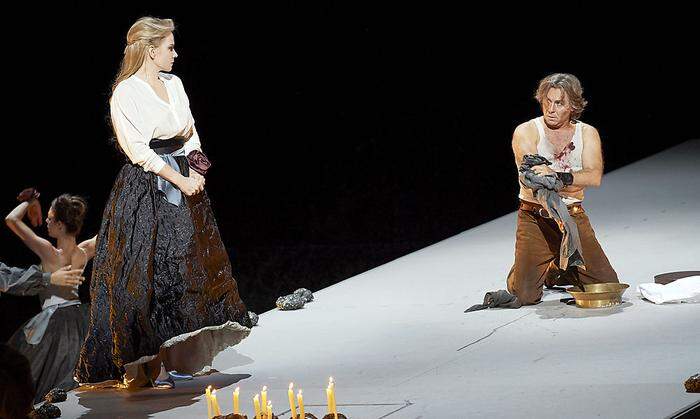 Die lettische Mezzosopranistin Elīna Garanča (Dalila) und der französische Tenor Roberto Alagna  (Samson) 