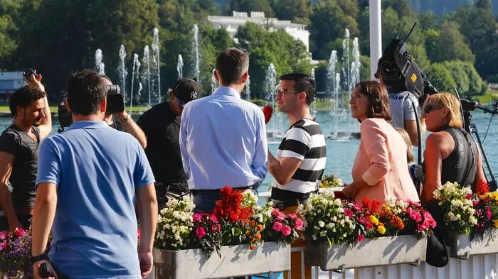 Eva Pölzl und Marco Ventre melden sich aus Velden am Wörthersee.