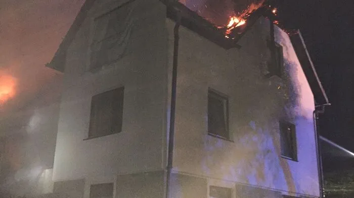 Fünf Feuerwehren mit 65 Leuten standen in der Nacht auf Dienstag in der Ortschaft Kulm in der Gemeinde Völkermarkt im Löscheinsatz.