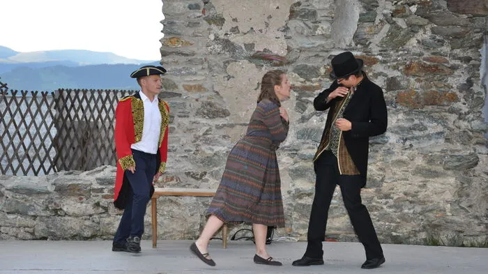 Premiere war am 21. Juli, insgesamt drei Mal zeigten Mitglieder der Landjugend Mariahof bisher "Les Misérables" auf Steinschloss (Gemeinde Neumarkt).