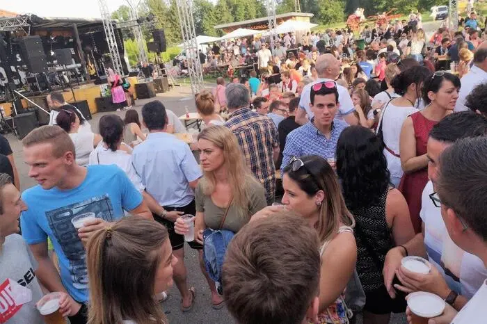 Zahlreiche Besucher genossen nicht nur Schmankerl wie Schinkenbrote, Schnitzel und Kotelett, Vulkanland-Braunschweiger oder Mehlspeisen sondern auch das musikalische Programm.