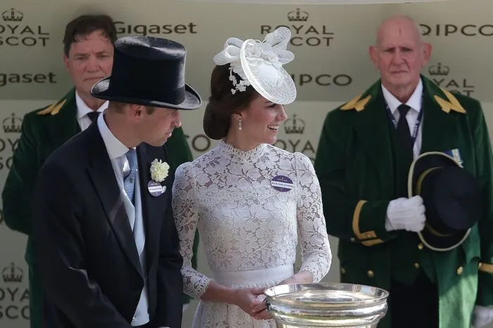 Prinz William trug natürlich Zylinder.