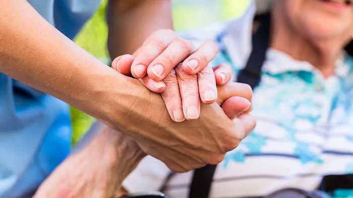 Für die Pflegekräfte in Kärntens Pflegeheimen gibt es ab 2018 personelle Erleichterung