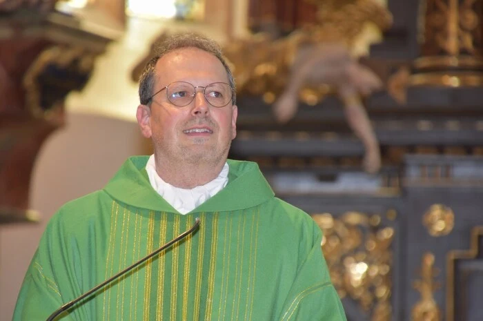 Das war am Sonntag (26. Juni) Anlass dafür, einen Festgottesdienst in der Pfarrkirche Mariahof abzuhalten und ein Bezirkssingen im Hof neben dem Pfarrhof zu veranstalten.