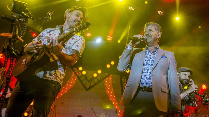 Schlager traf auf "Schräg": Semino Rossi ließ es mit Matakustix krachen.