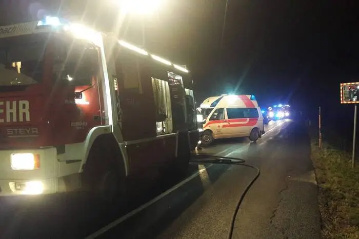 Ein 18-jähriger Alkolenker aus der Weststeiermark stieß frontal mit einem zweiten Pkw zusammen (mehr hier).