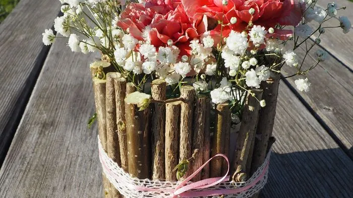 Blumen gehören zum perfekten Muttertag einfach dazu, wie Sie aber eine ganz persönliche Note in Ihr Muttertagsgeschenk bekommen, zeigen wir Ihnen in diesem DIY-Tutorial.