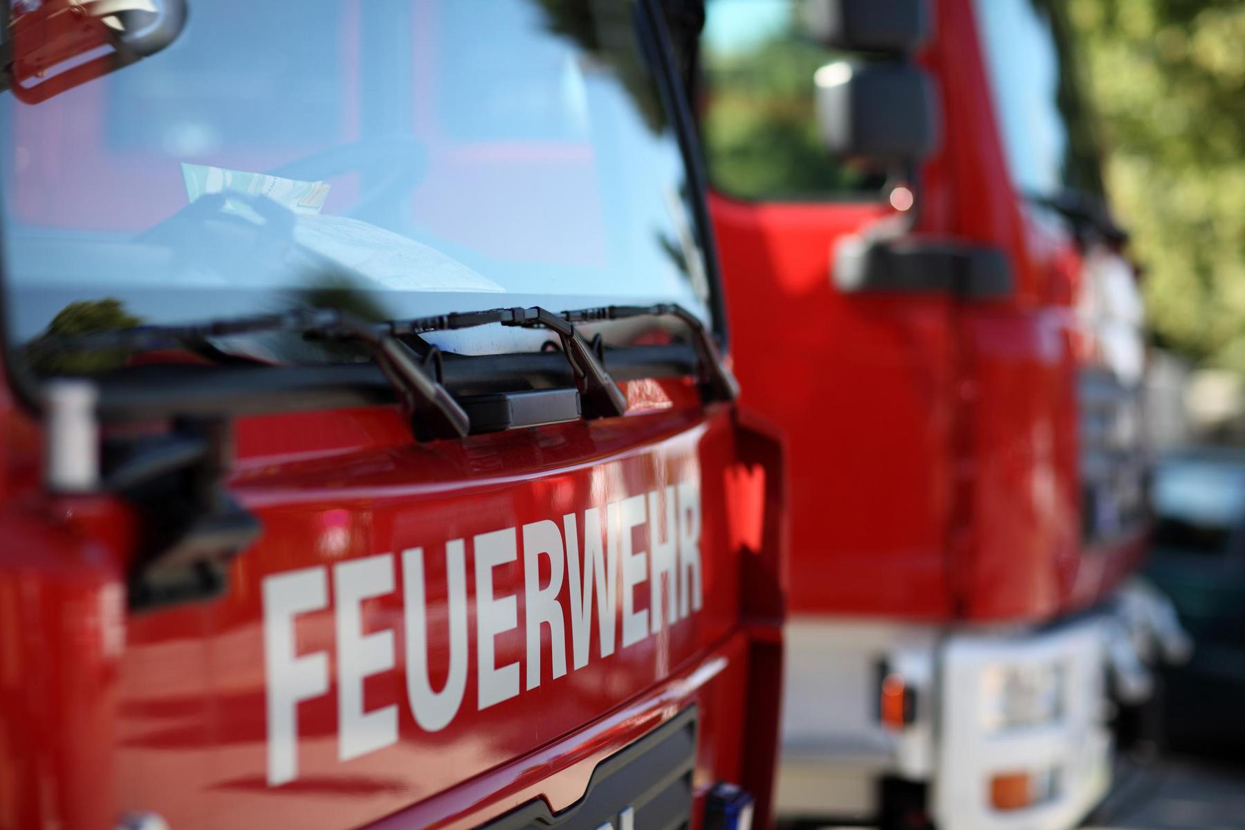 Auto brannte völlig aus : Pkw fing während der Fahrt Feuer: Kärntner leicht verletzt