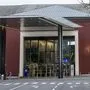 Der 23-Jährige hatte am Bahnhofsvorplatz randaliert - deswegen wurde die Polizei verständigt (Archivbild)