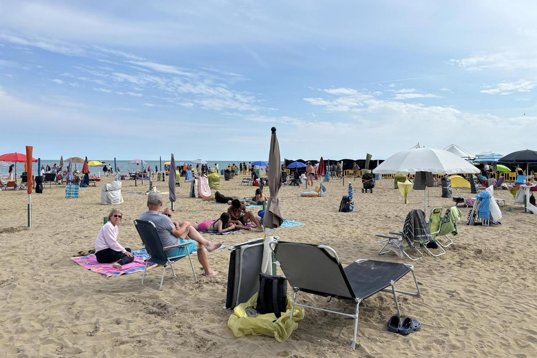 Von einem Menschem?: Knochenfund am Strand in Lignano gibt Rätsel auf
