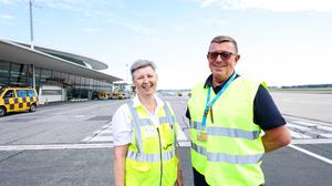 Heinz Leitner und Daniela Biechele arbeiten bereits mehrere Jahrzehnte am Flughafen